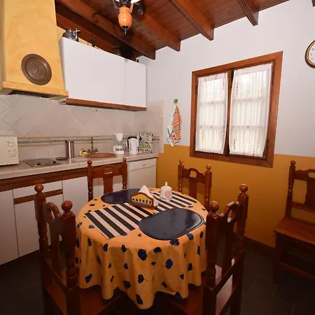 Semesterbostad Cave House In Tenerife With Pool And Beach, Cleaning Included La Orotava